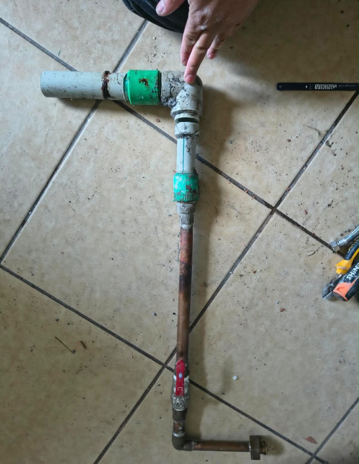 Cañería fisurada extraída